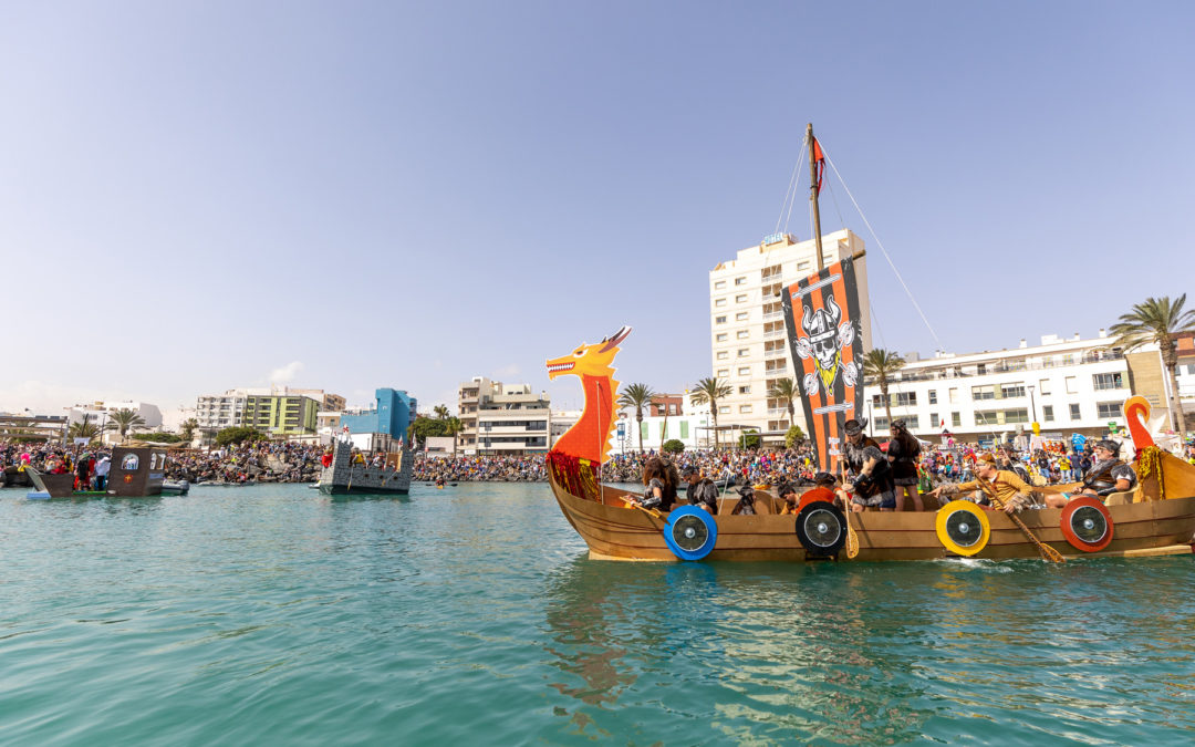 La XXV Regata de Achipencos del Carnaval de Puerto del Rosario une a más de 7.000 personas en la capital este 2023