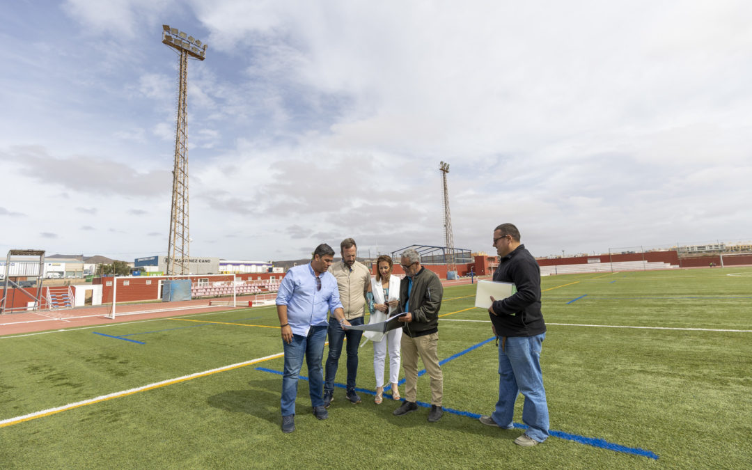 El Ayuntamiento inicia la mejora del alumbrado del Estadio municipal de Risco Prieto
