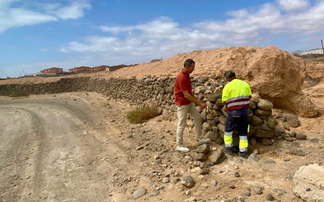 Continúan los trabajos de recuperación de las paredes de piedra seca del municipio