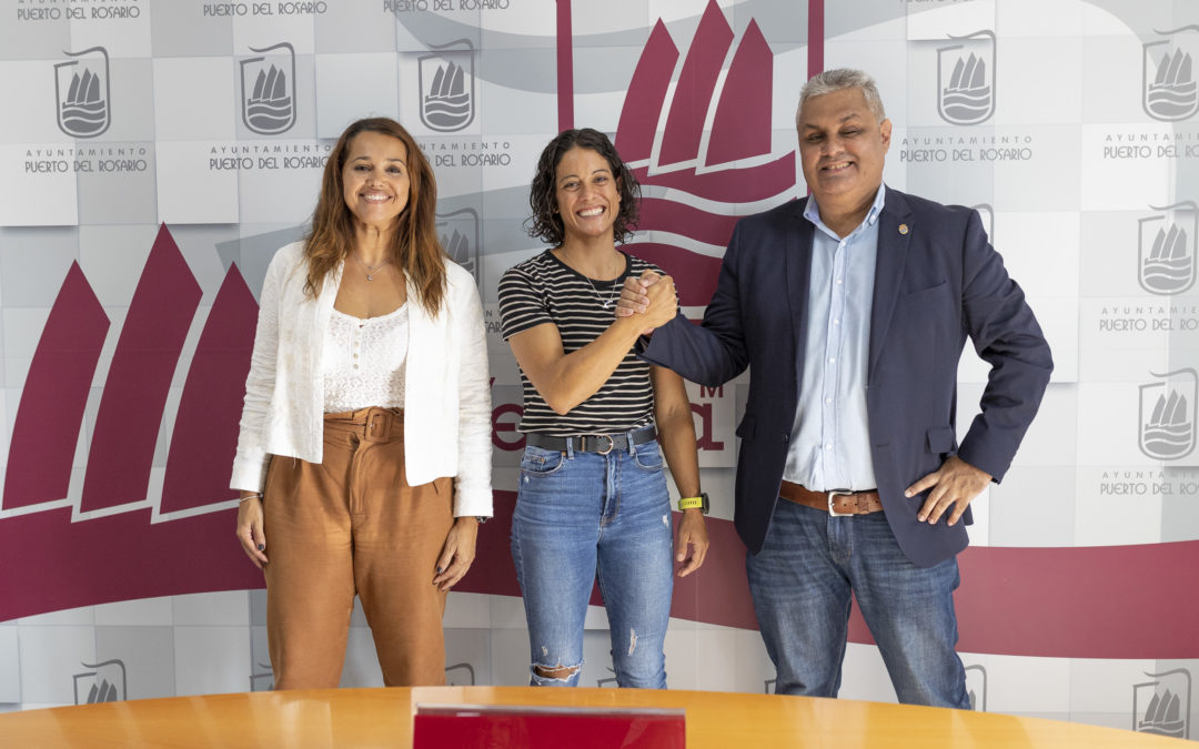 Puerto del Rosario felicita a la campeona de España de SUP Race Sprint 1.000 metros, Alba Alonso Frey