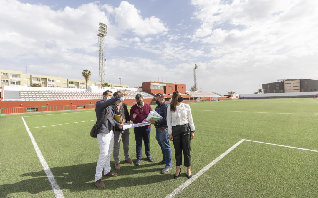 El Ayuntamiento renueva la instalación eléctrica y luminotécnica en los campos de fútbol de El Matorral y Los Pozos