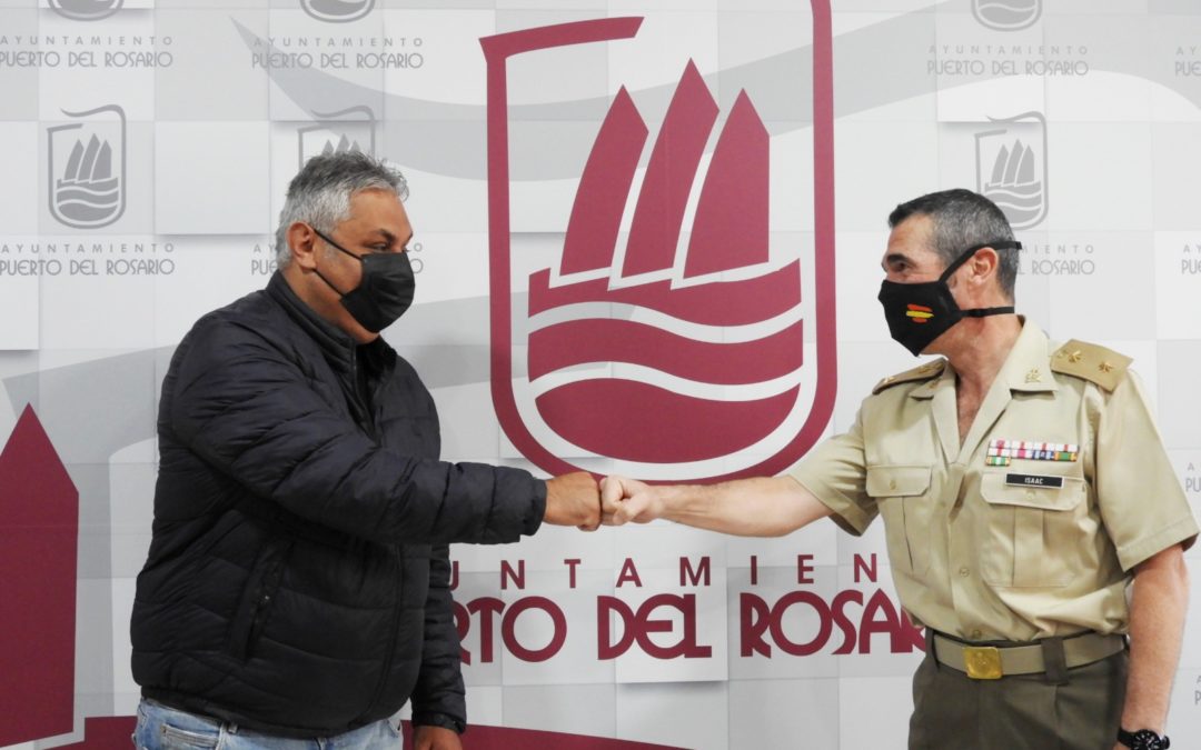El alcalde Juan Jiménez recibe al nuevo jefe del Regimiento Soria 9, el teniente coronel Isaac López García